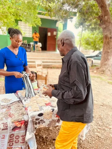 rs=w_370,cg_true,m (33)